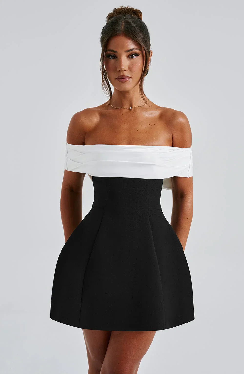 ÉLANZA™ | NOIR MINI VESTIDO